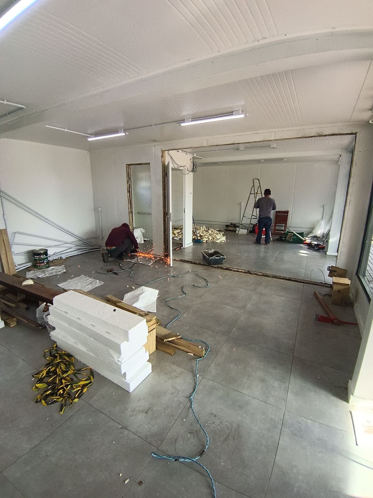 Instalações e acabamento interno em andamento